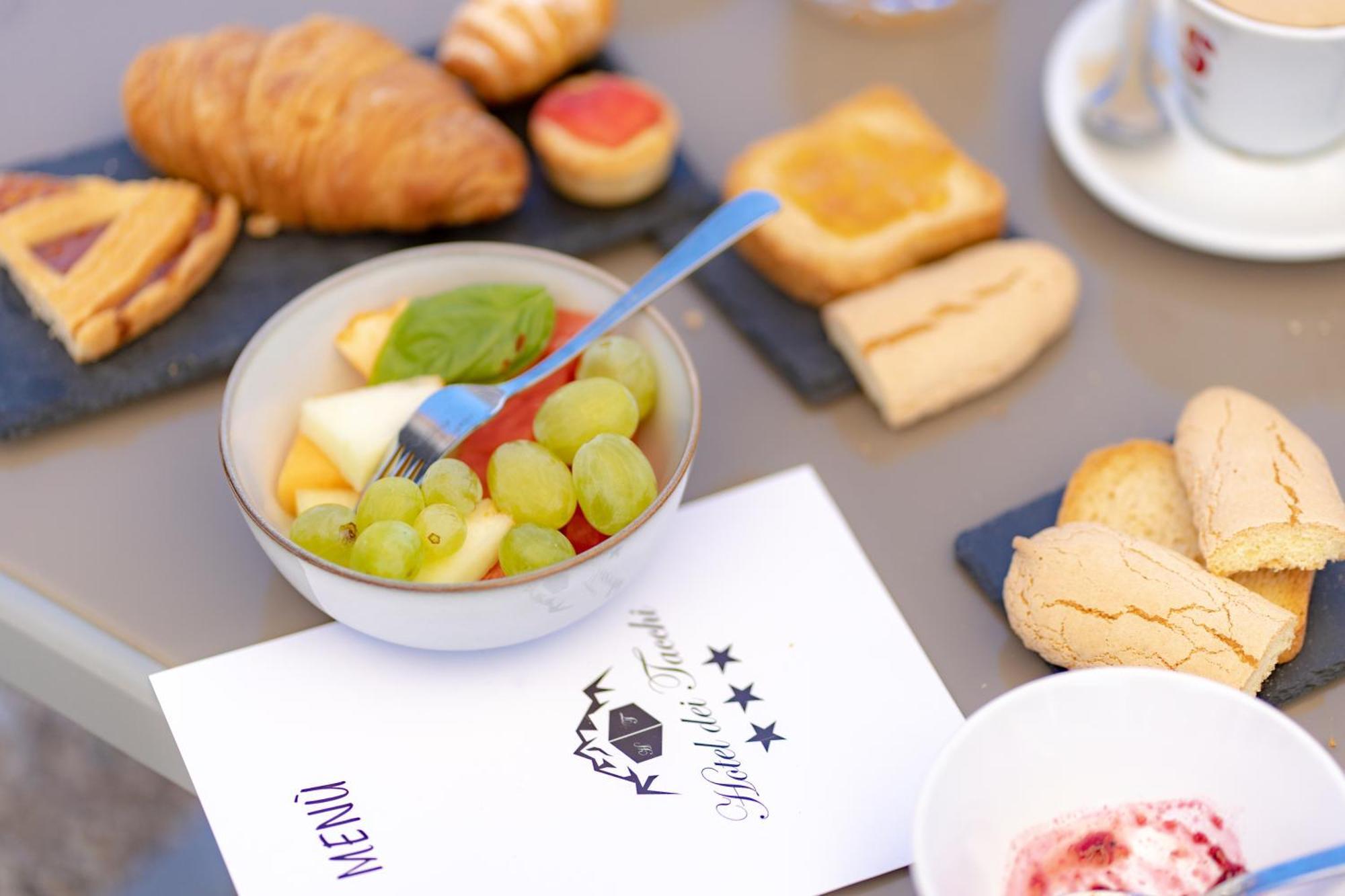 Osini Hotel Dei Tacchi מראה חיצוני תמונה
